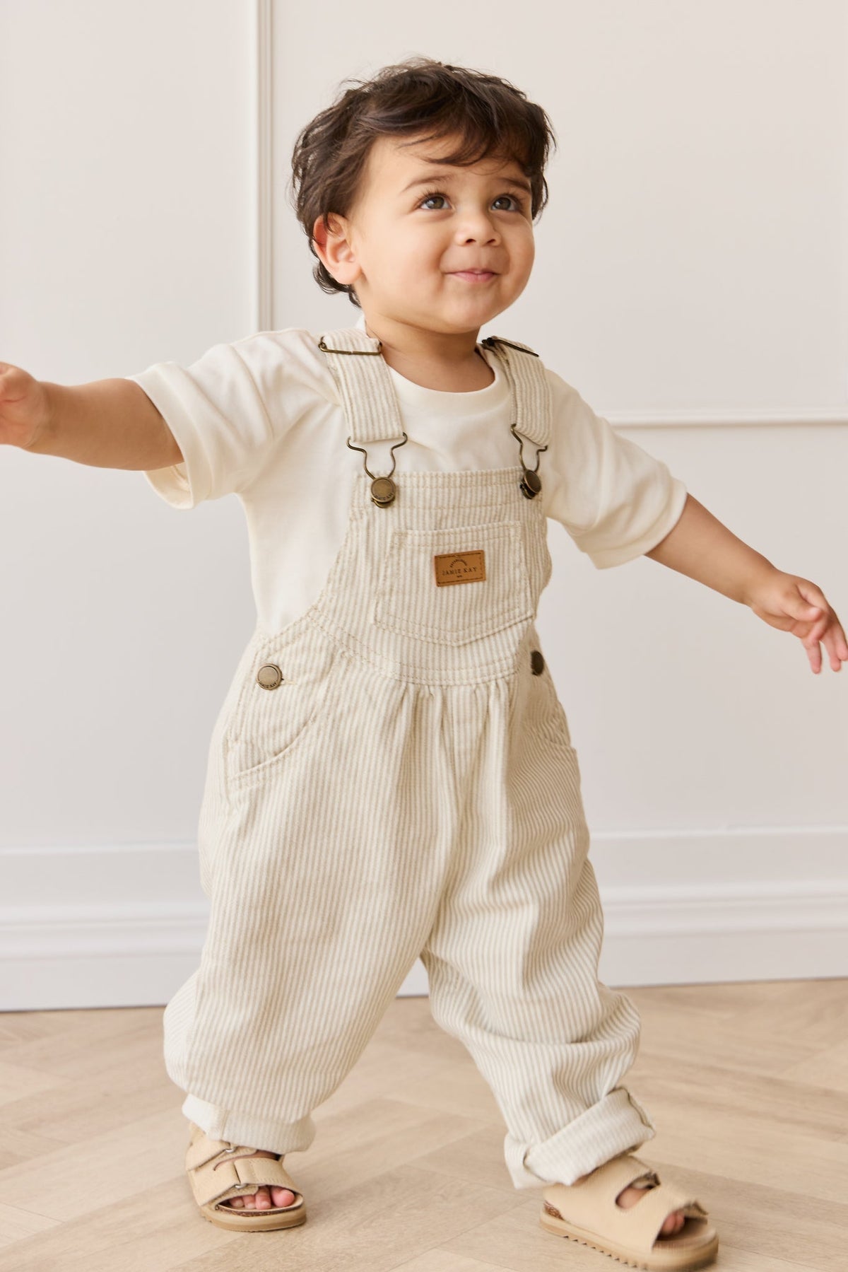 Cecil Tuinbroek - Fine Vertical Stripe Sandy Brown/Cloud - Arlina kinderkleding