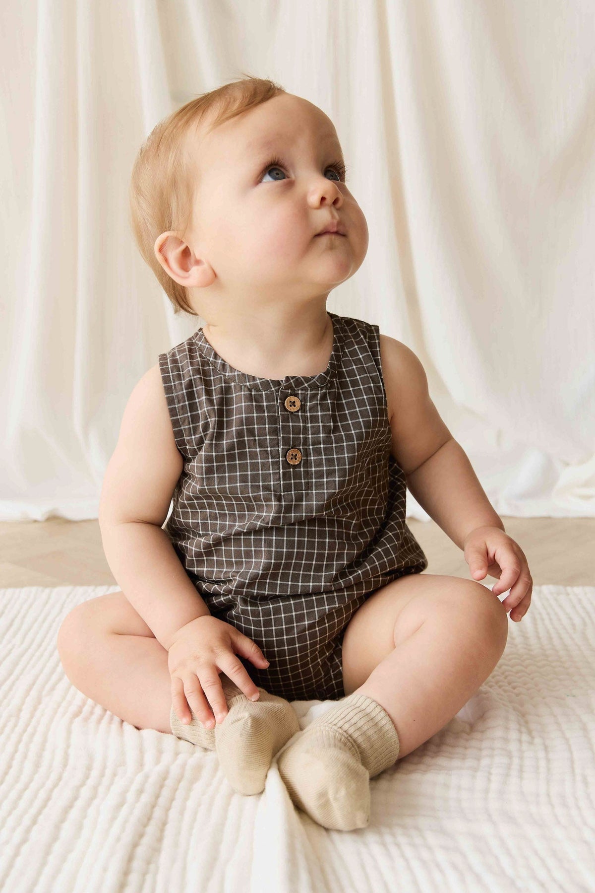 Biologisch Katoenen Archie Speelpakje - Coffee Grid - Arlina kinderkleding
