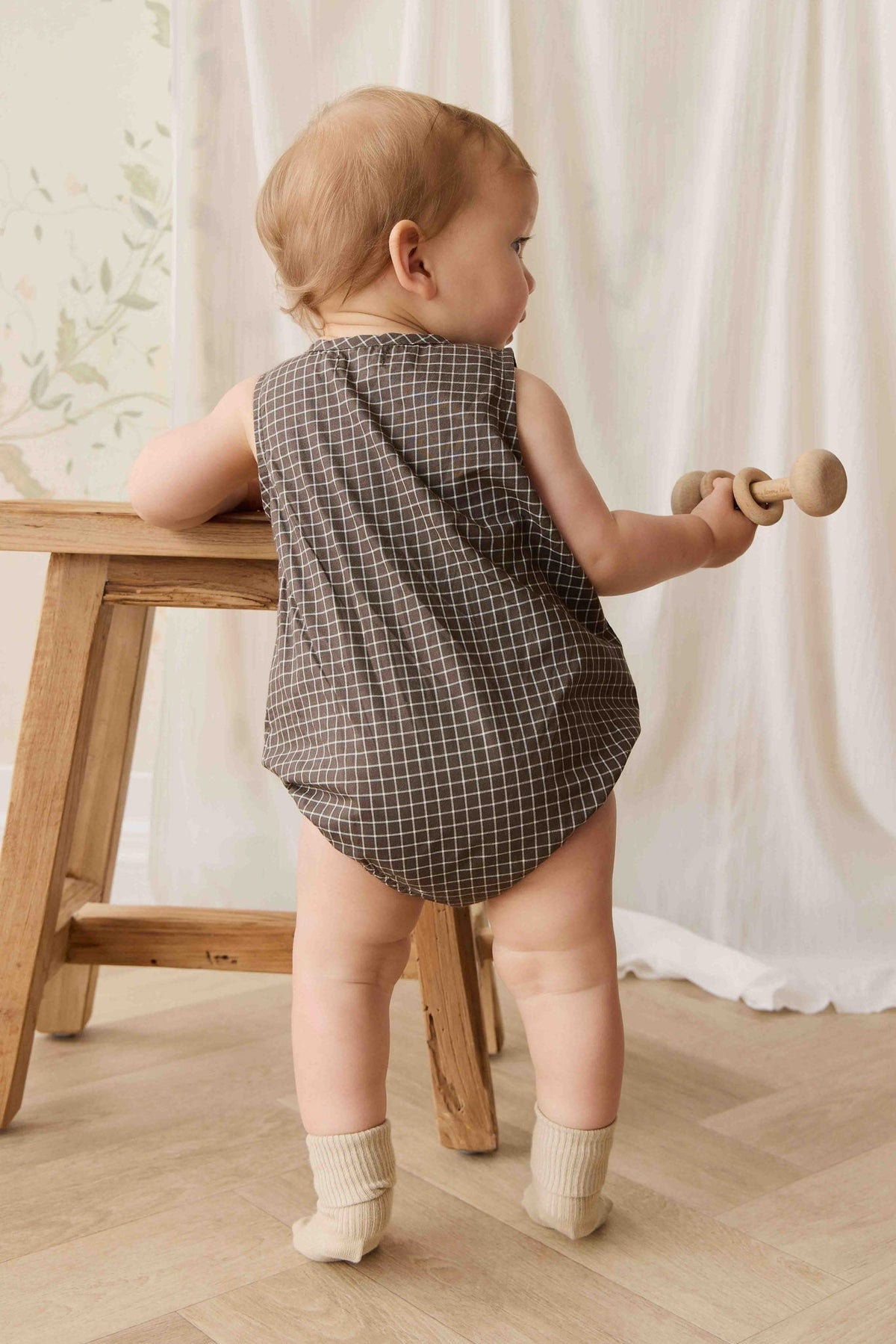 Biologisch Katoenen Archie Speelpakje - Coffee Grid - Arlina kinderkleding